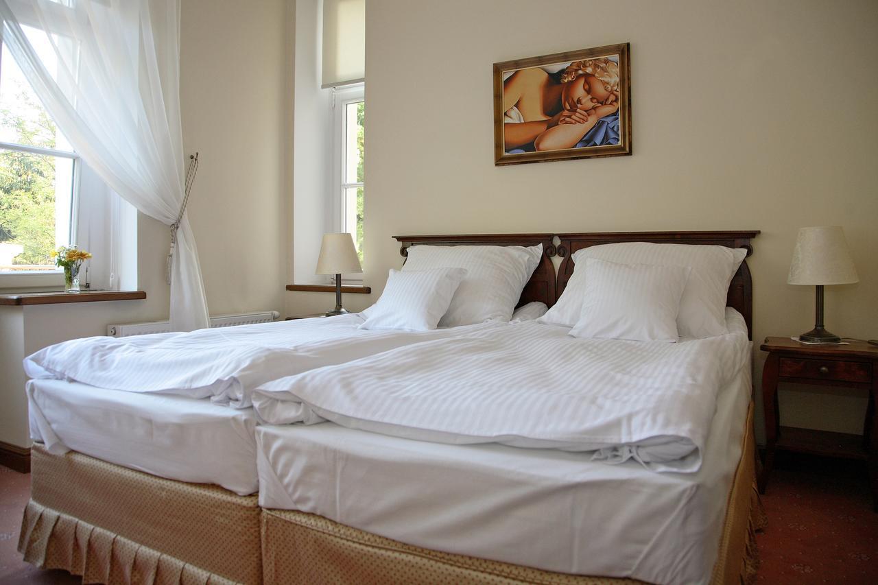 Dwor Bieland Bed & Breakfast แอลบลอง ภายนอก รูปภาพ