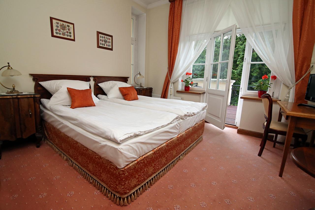 Dwor Bieland Bed & Breakfast แอลบลอง ภายนอก รูปภาพ