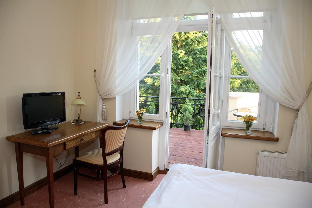 Dwor Bieland Bed & Breakfast แอลบลอง ภายนอก รูปภาพ