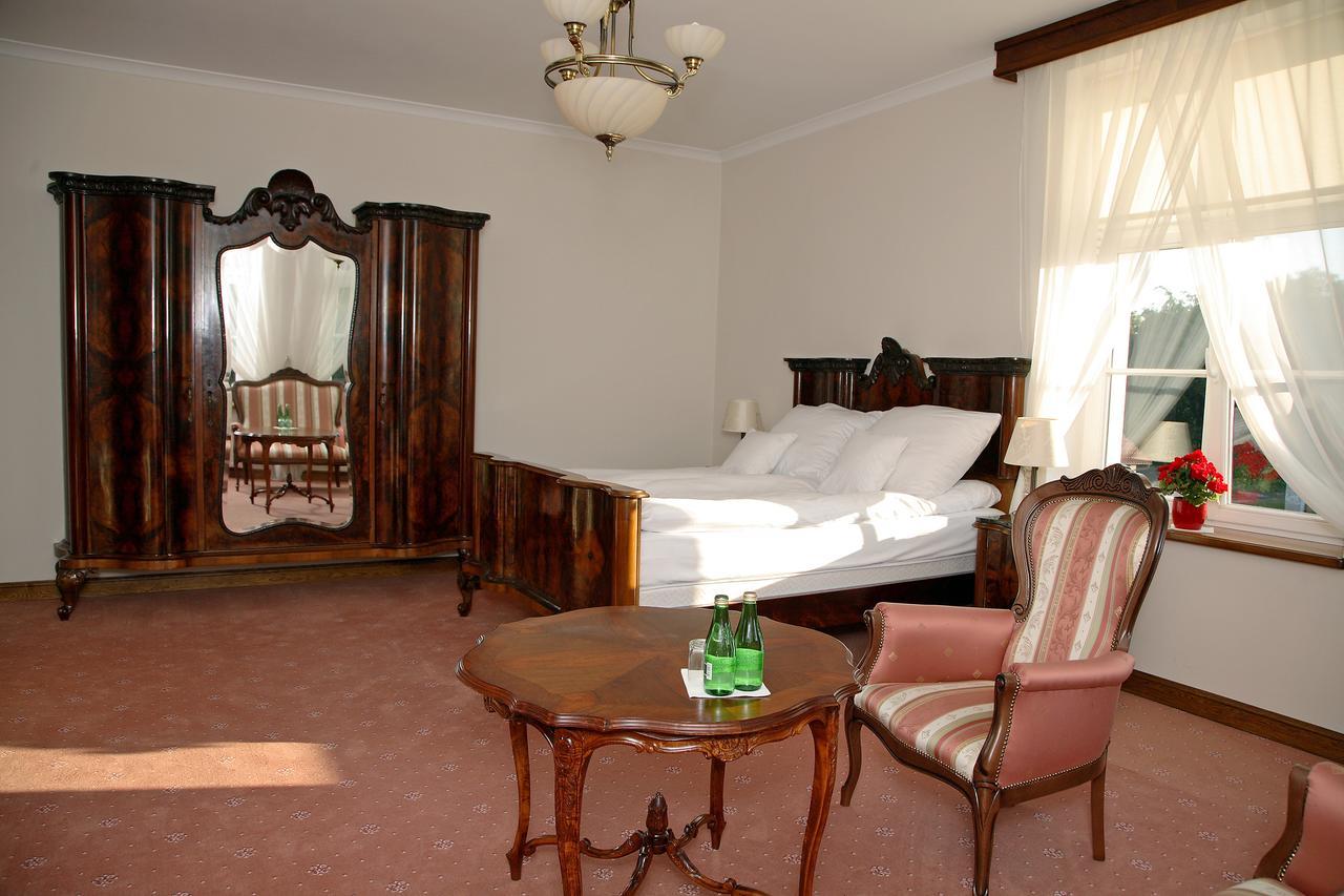Dwor Bieland Bed & Breakfast แอลบลอง ภายนอก รูปภาพ